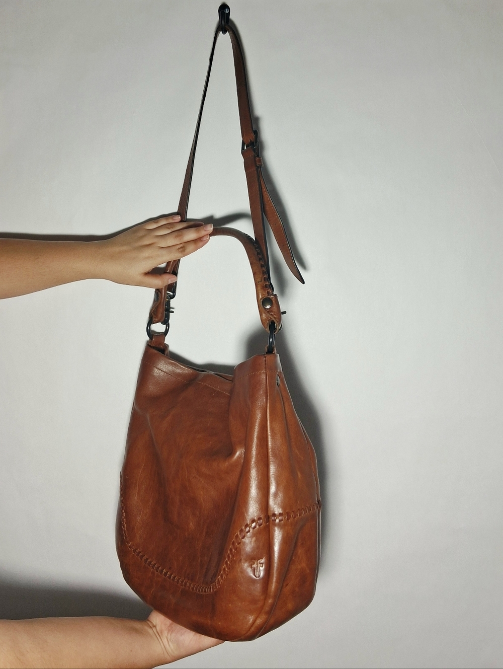 Frye Melissa Genuine Leather Slouchy Hobo Shoulder Bag - Picture 2 of 15